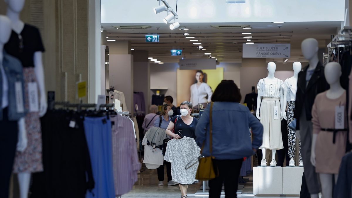 Růst maloobchodních tržeb v říjnu zrychlil, dařilo se oděvnictví